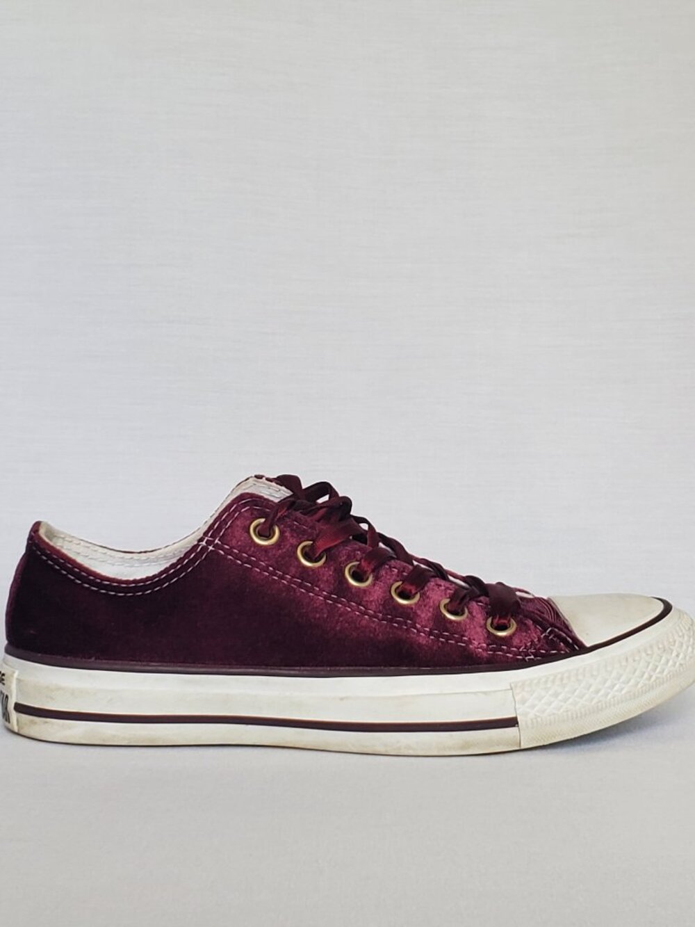 Converse Maroon Velvet Low Top Chuck Taylor Sneakers w/ Ribbon Laces Women's 7